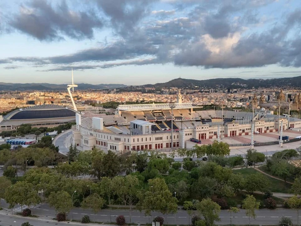 巴塞罗那, tenan, 斯自