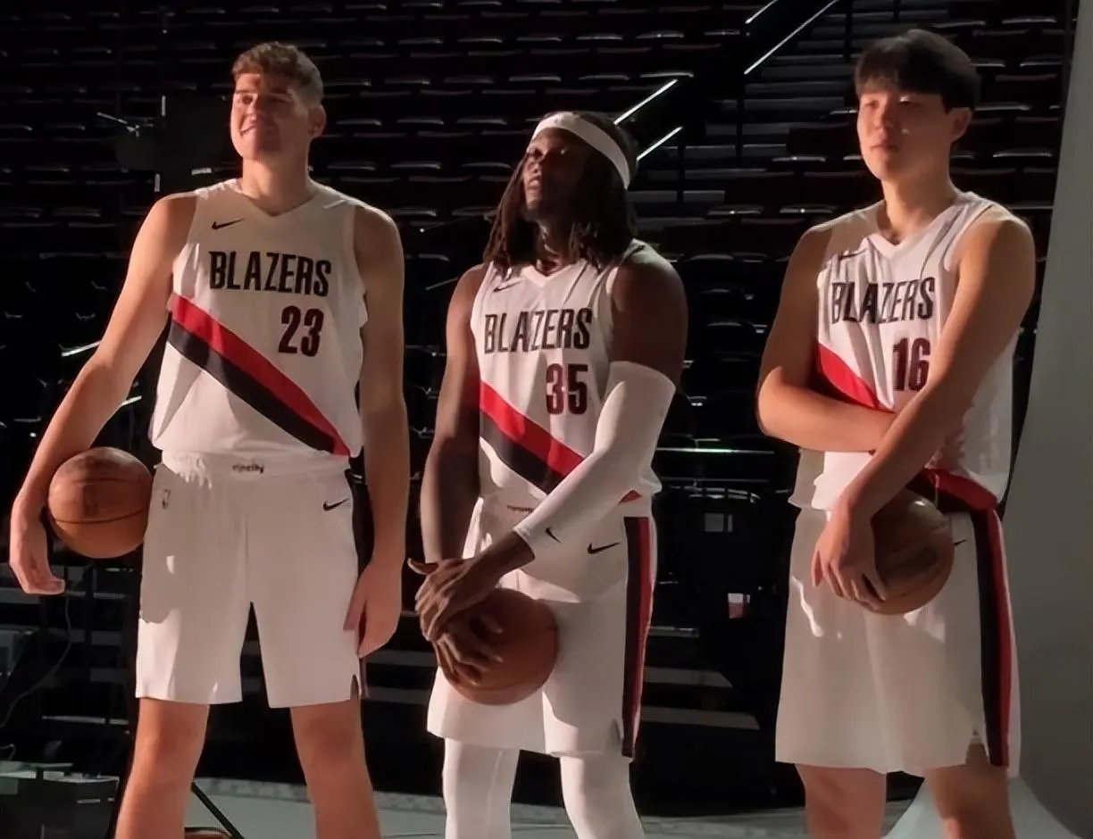 stron, 数年后, 两场季前赛 stron, 数年后, 两场季前赛